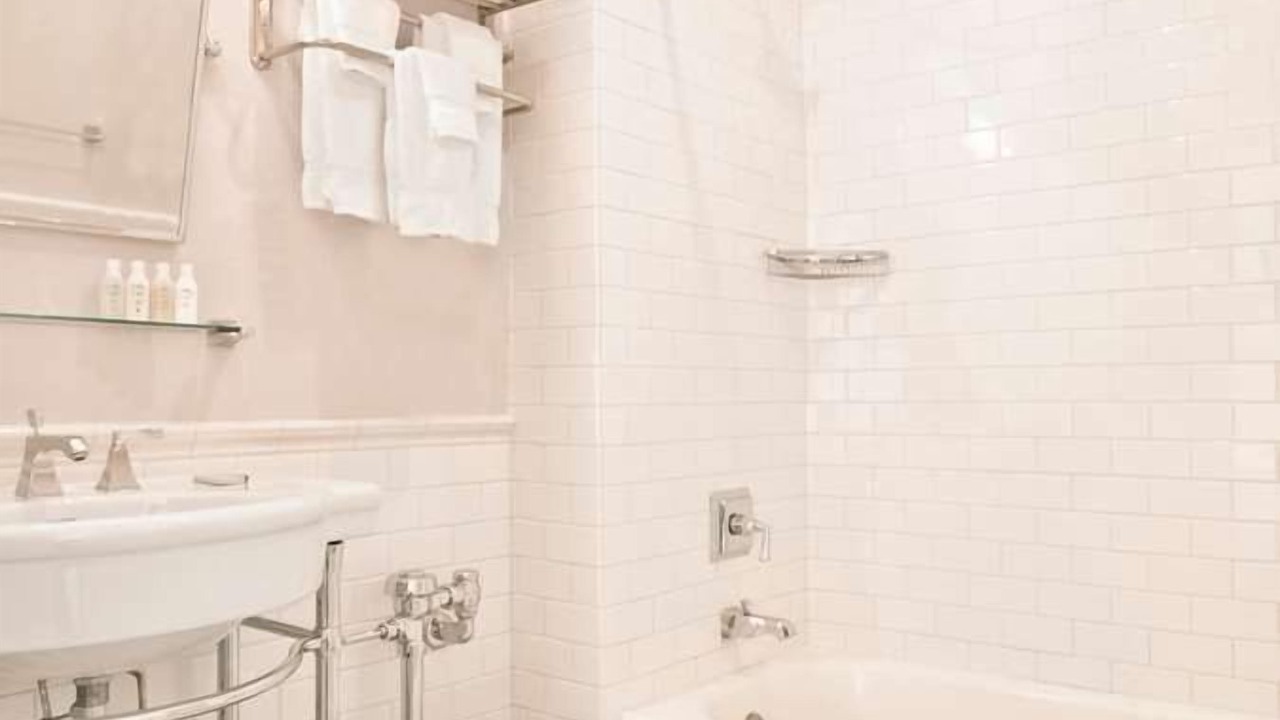 Photo of Bathroom in Goose Hollow