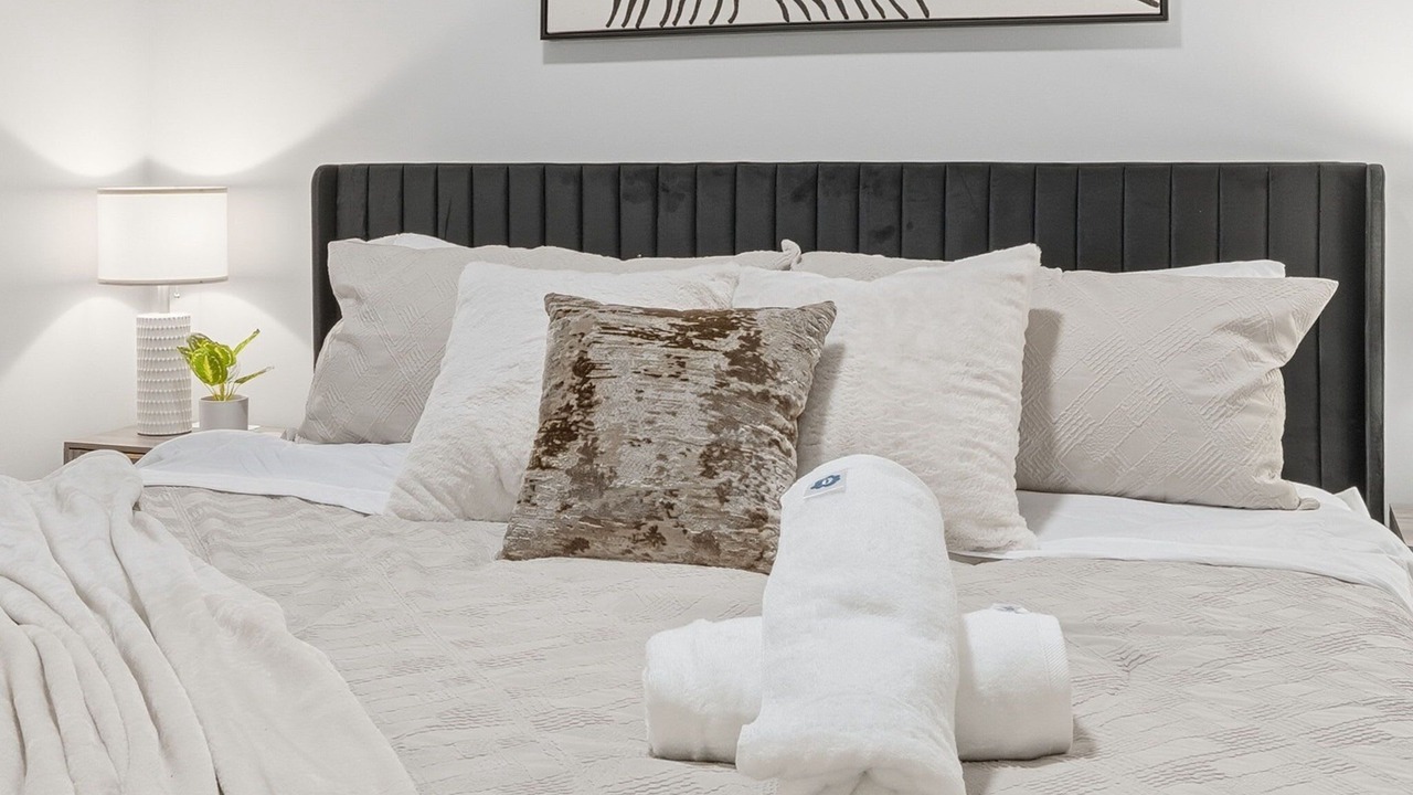 Photo of Bedroom in Edgewater Beach