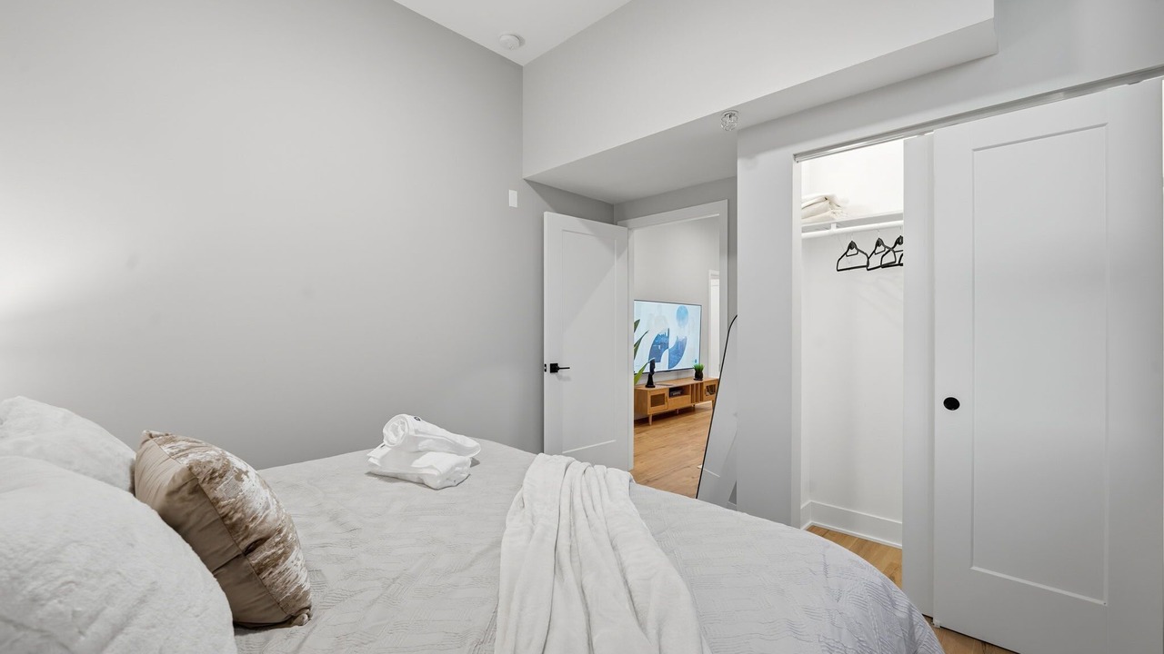 Photo of Bedroom in Edgewater Beach