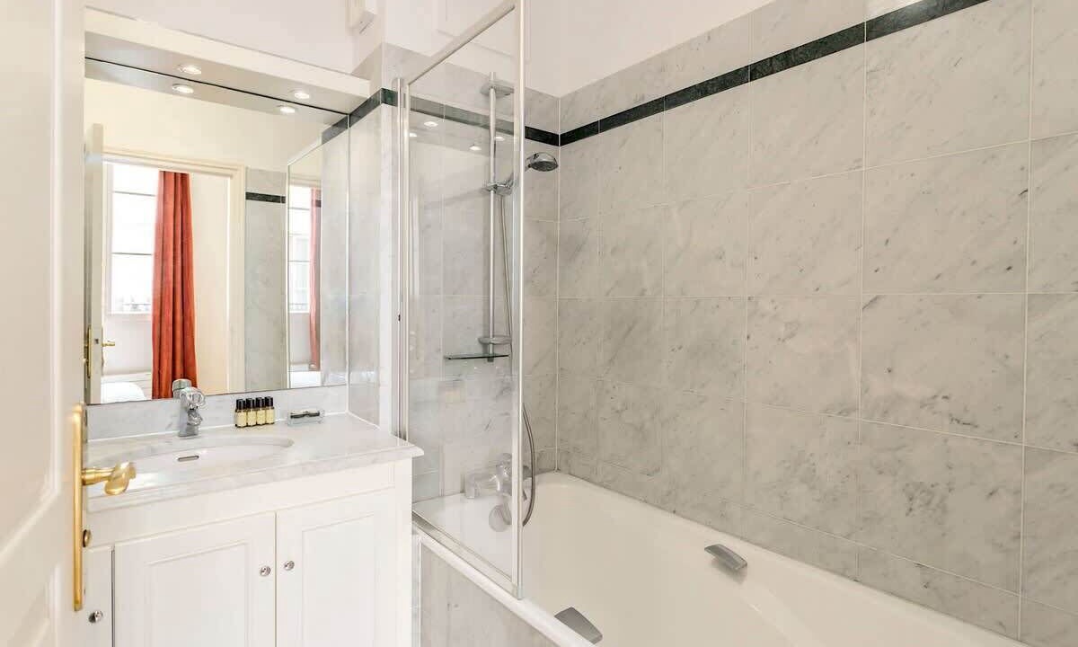 Photo of Bathroom in 8th Arrondissement
