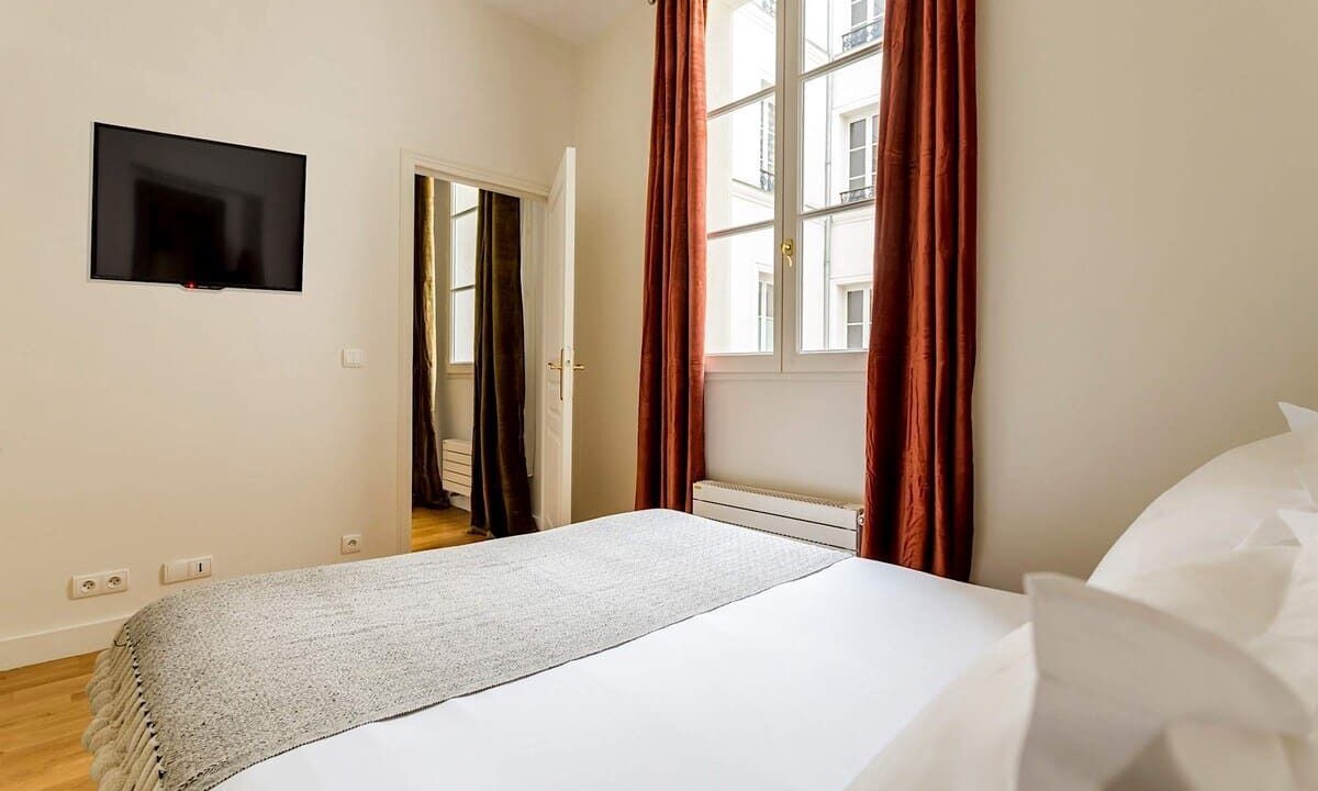Photo of Bedroom in 8th Arrondissement
