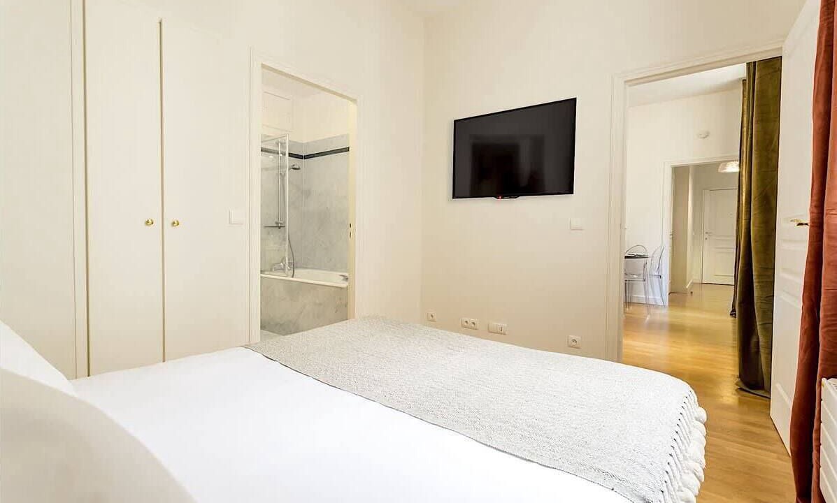 Photo of Bedroom in 8th Arrondissement