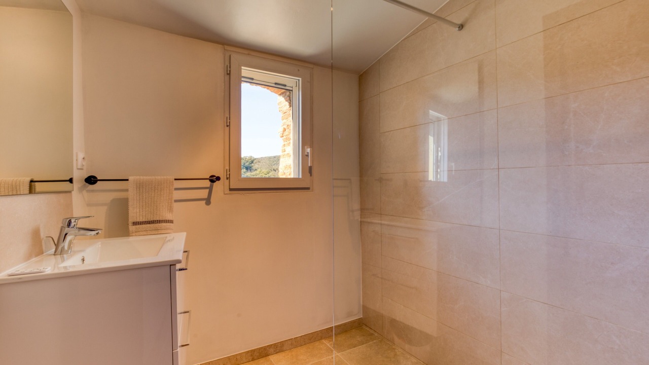 Photo of Bathroom in Causse-de-la-Selle
