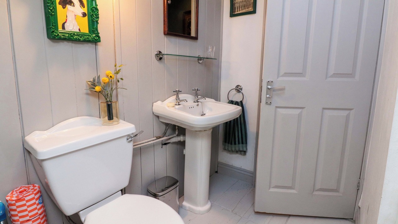 Photo of Bathroom in Giggleswick