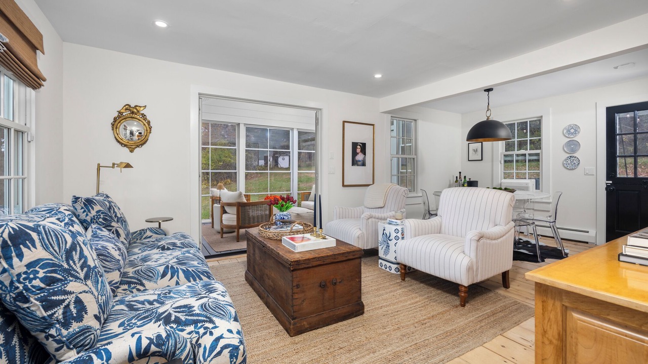 Photo of Livingroom in Hollowville