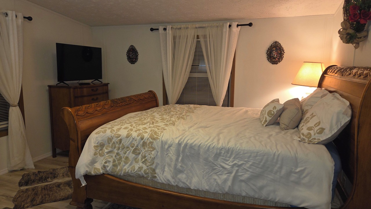 Photo of Bedroom in Nelsonville