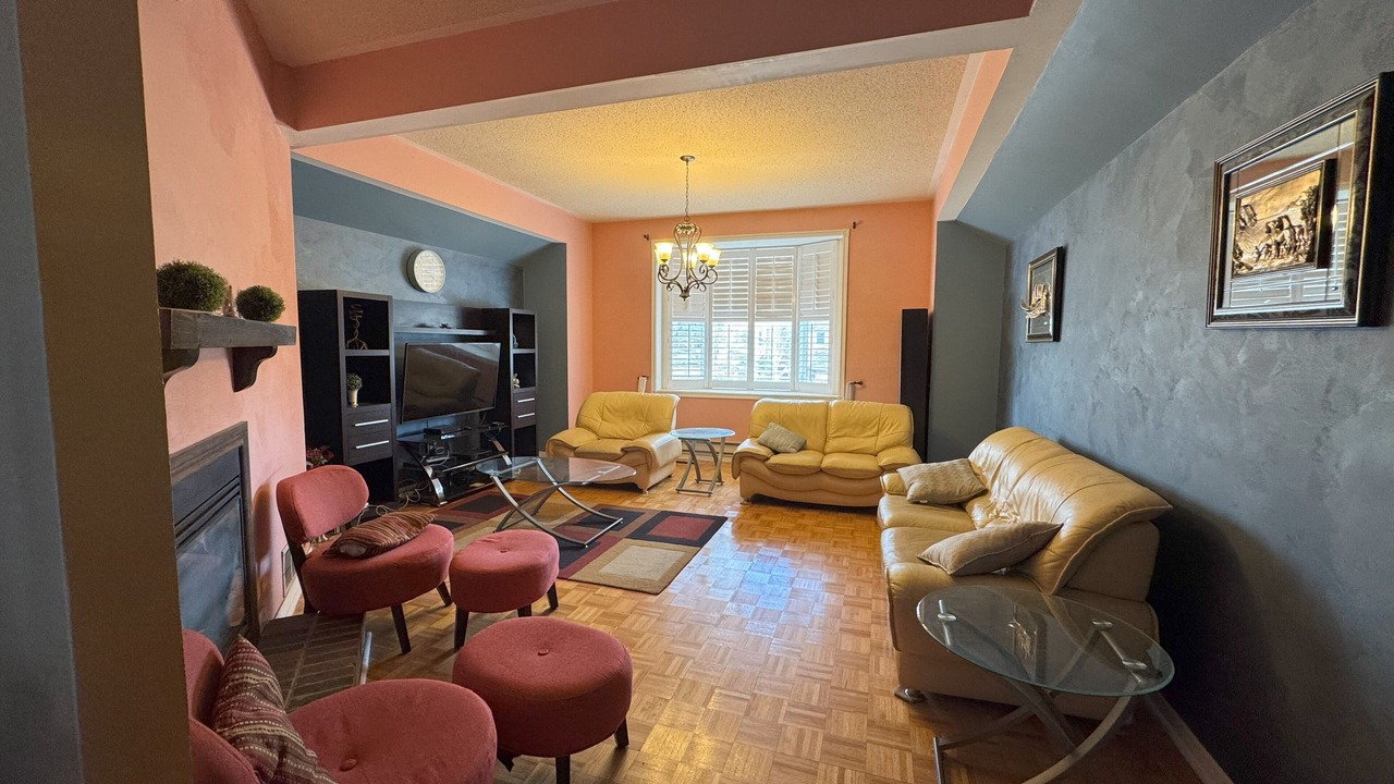 Photo of Livingroom in Central Erin Mills