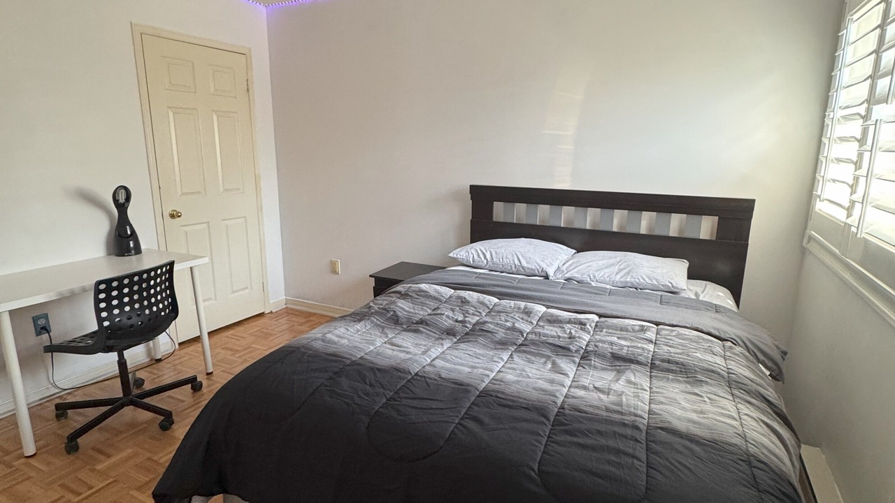 Photo of Bedroom in Central Erin Mills