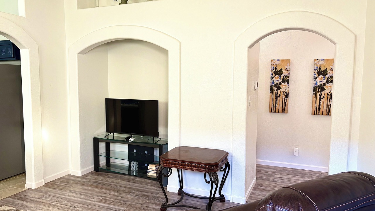 Photo of Livingroom in Skies West
