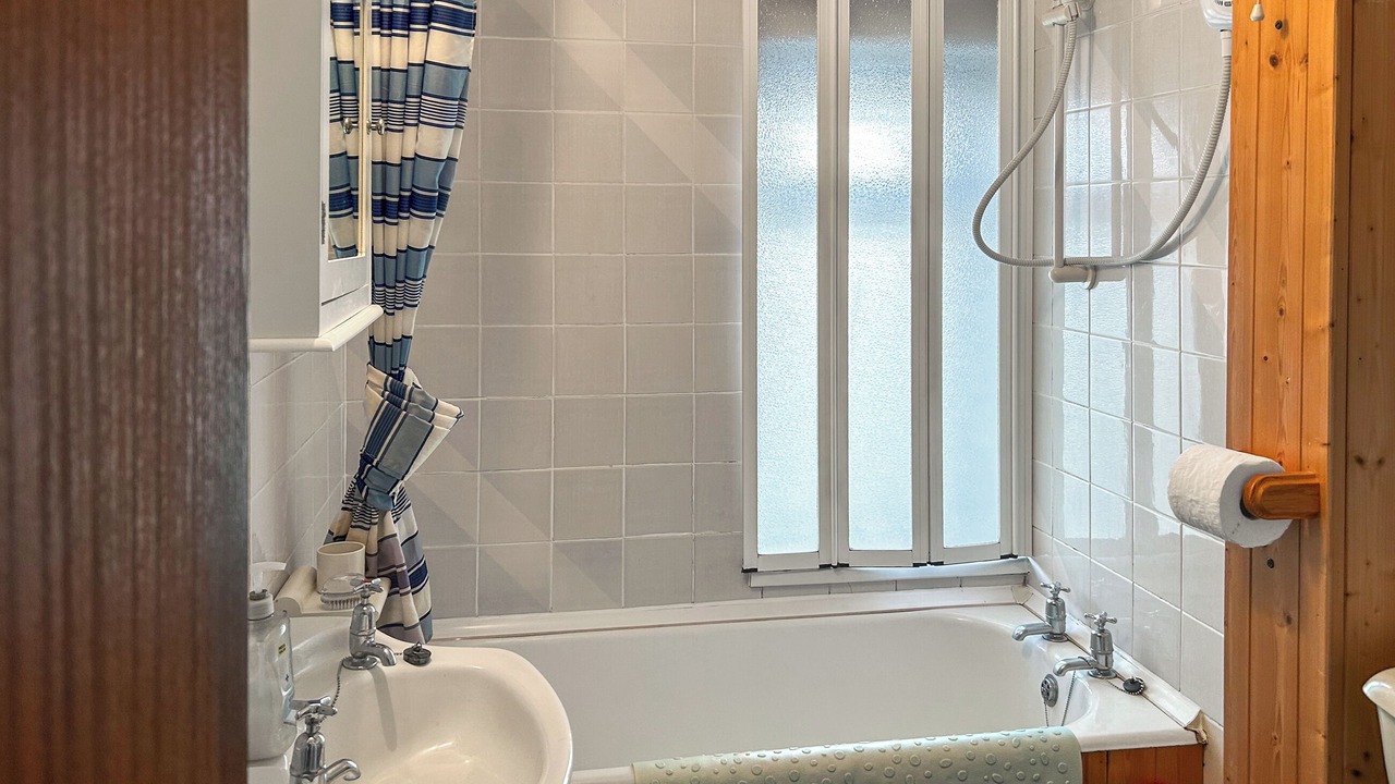 Photo of Bathroom in Goldsithney