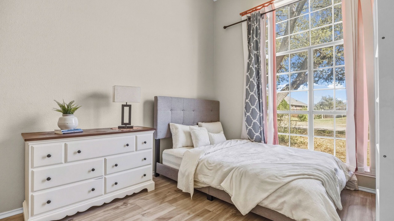 Photo of Bedroom in Manor