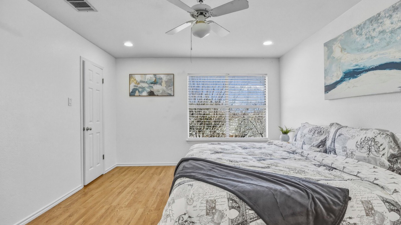 Photo of Bedroom in Manor