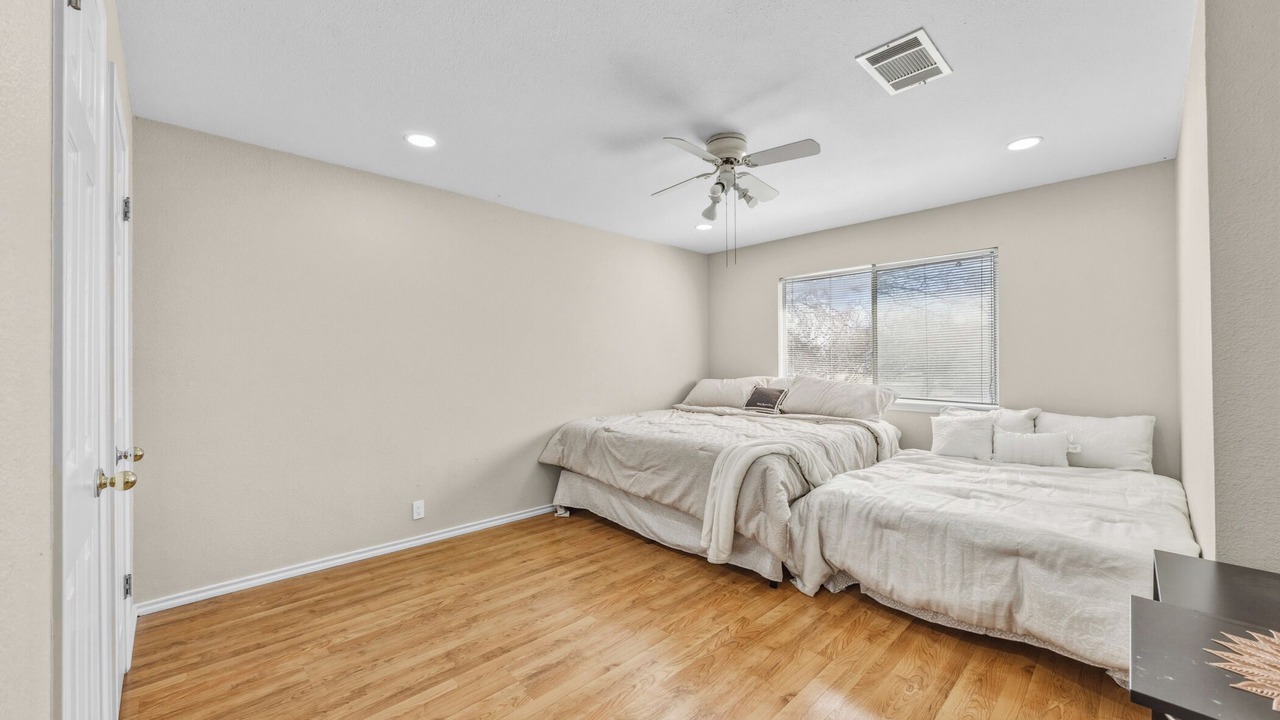 Photo of Bedroom in Manor