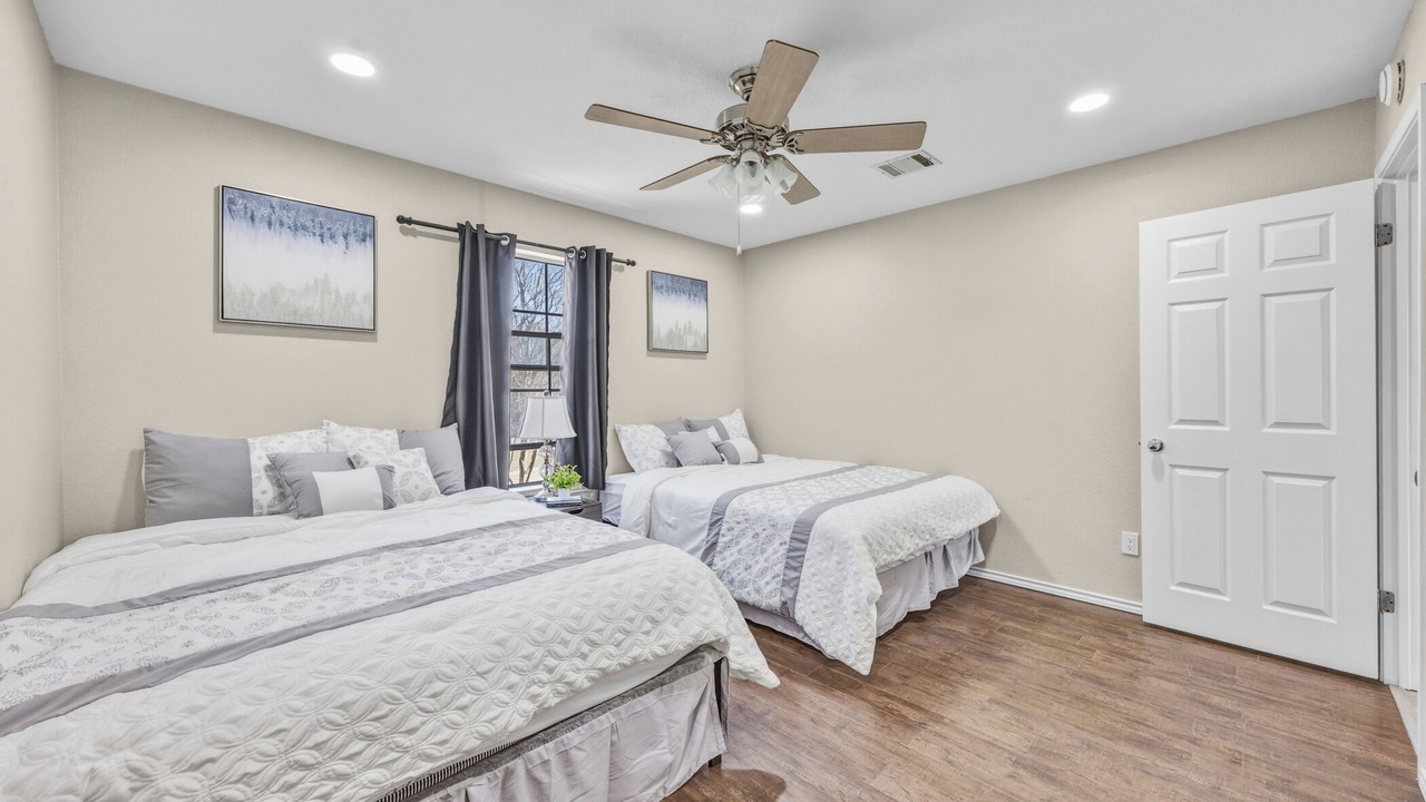 Photo of Bedroom in Manor