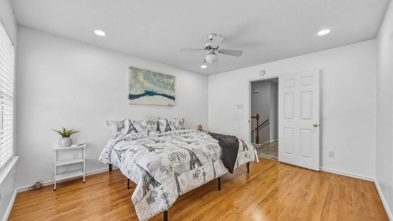 Photo of Bedroom in Manor