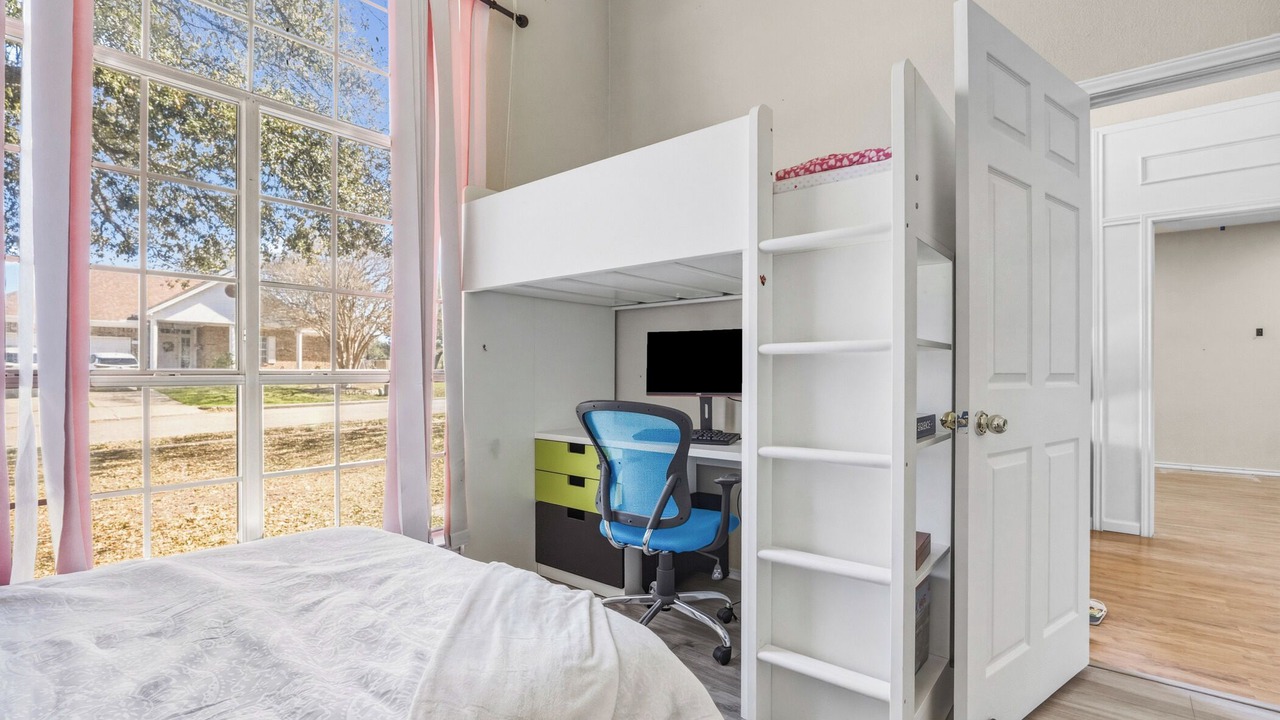 Photo of Bedroom in Manor