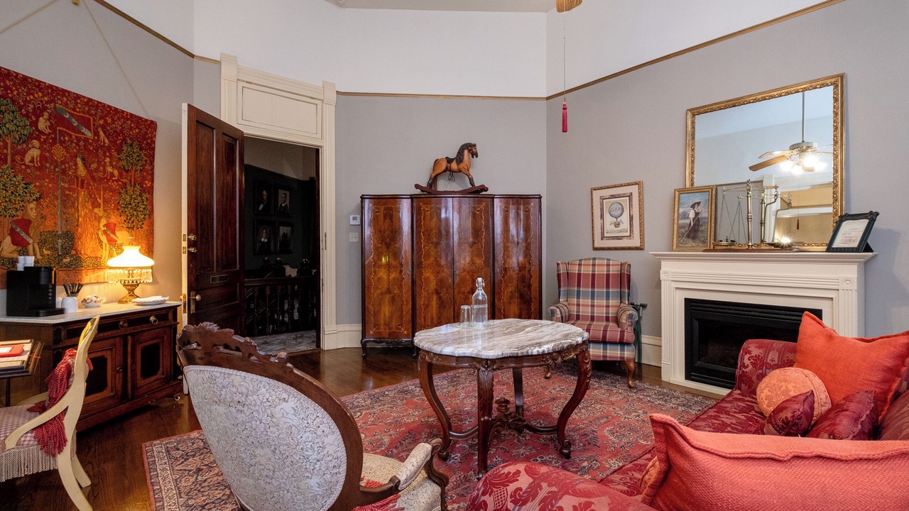 Photo of Livingroom in East of Broadway