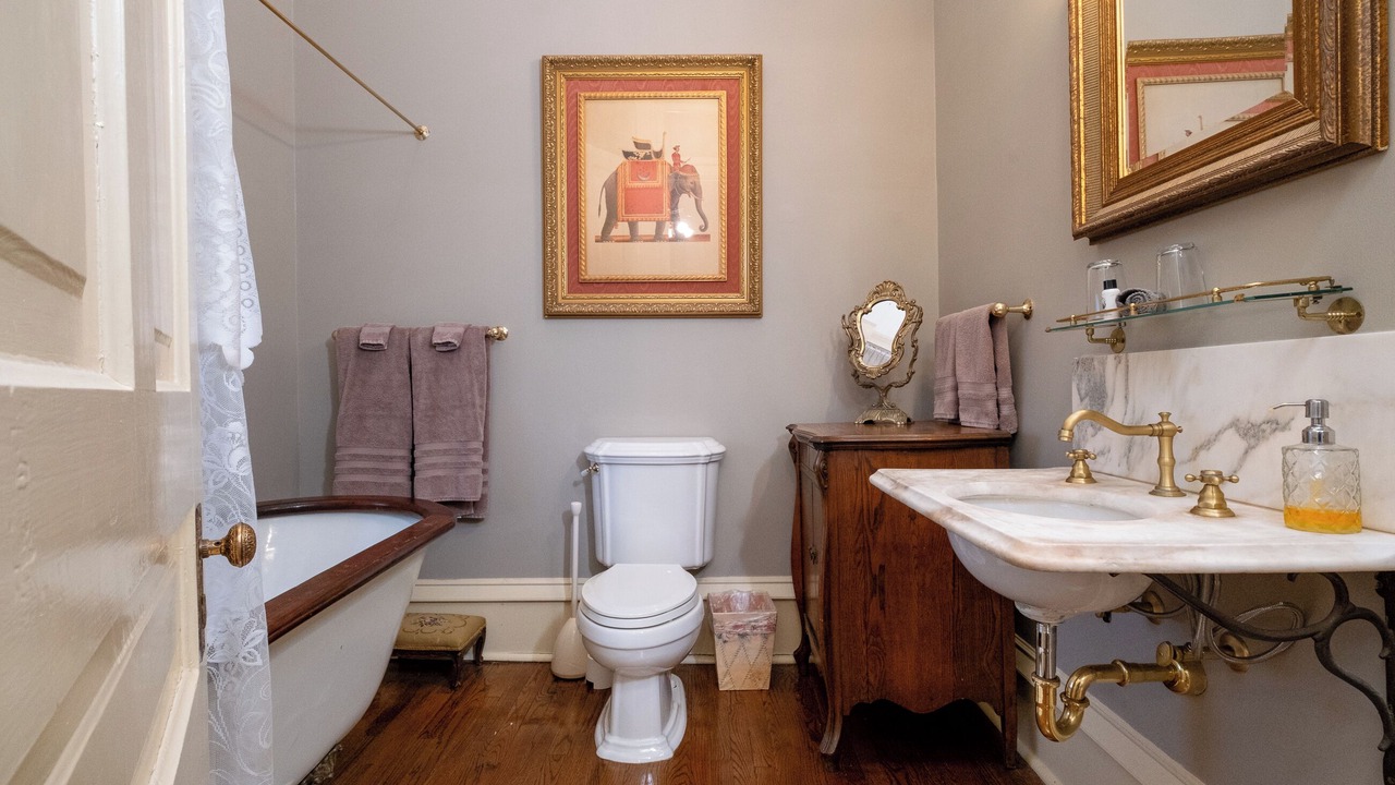 Photo of Bathroom in East of Broadway