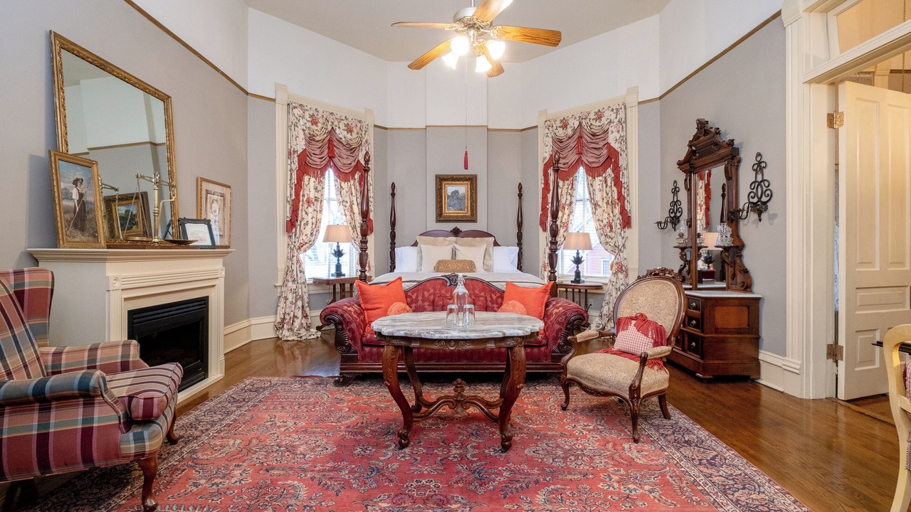 Photo of Livingroom in East of Broadway