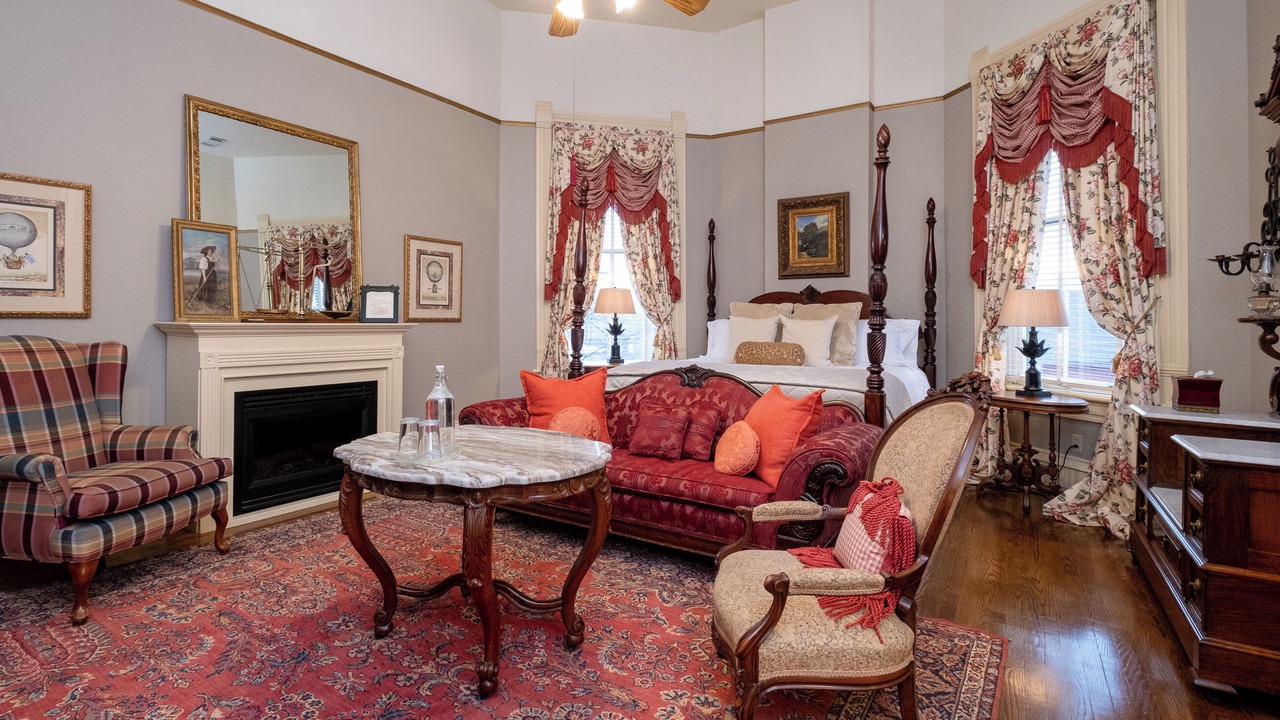 Photo of Livingroom in East of Broadway