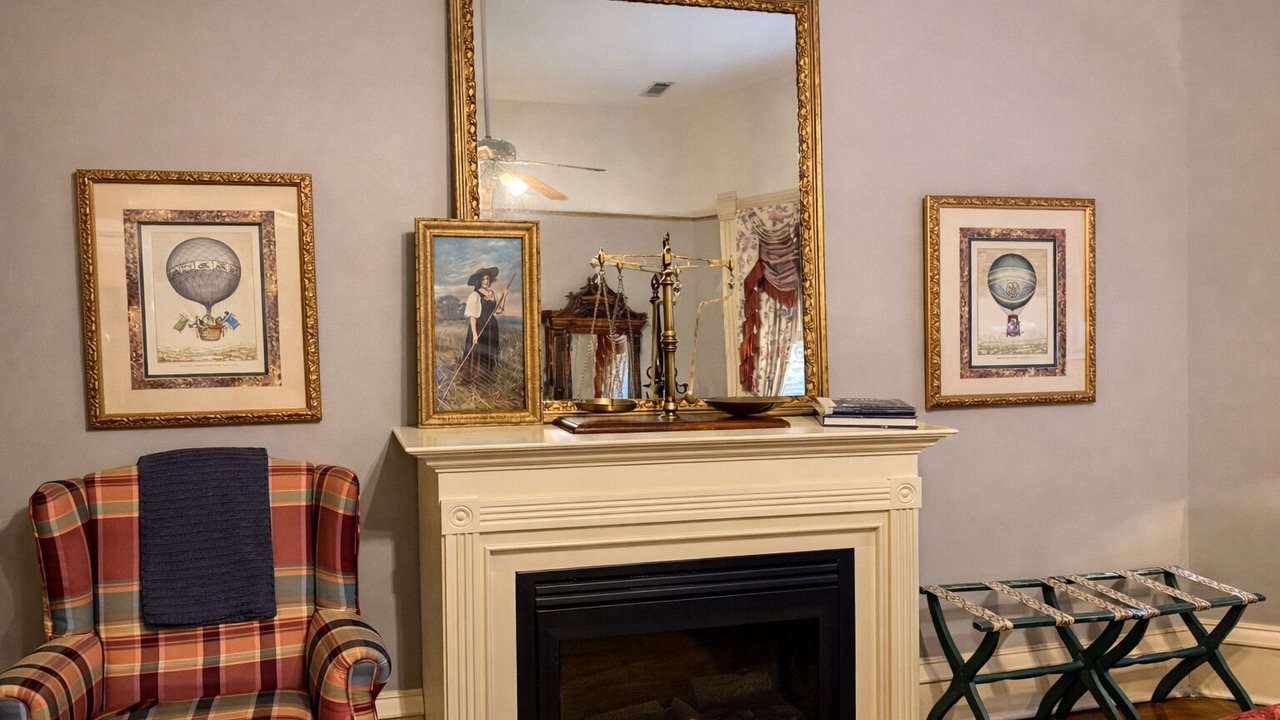 Photo of Livingroom in East of Broadway