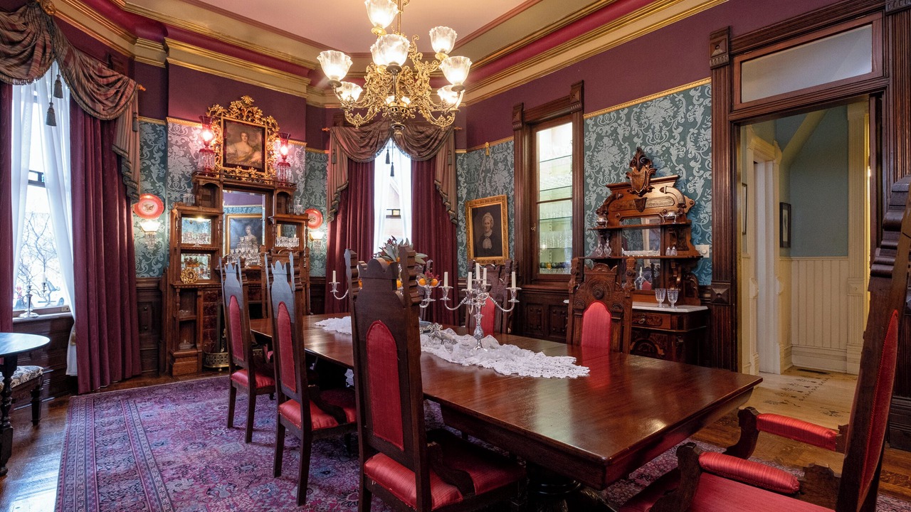 Photo of Livingroom in East of Broadway