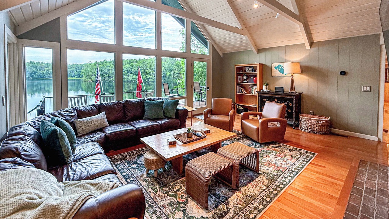 Photo of Livingroom in Meredith