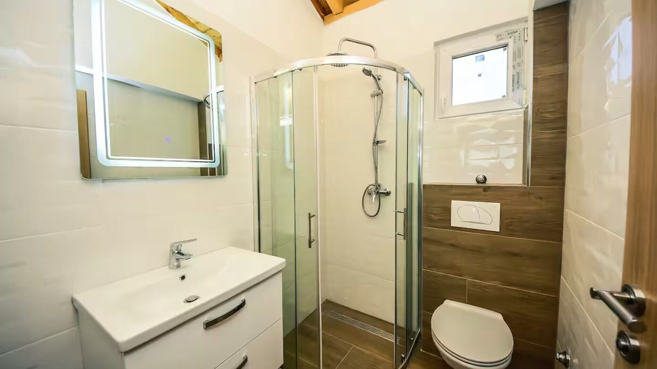 Photo of Bathroom in Tinj