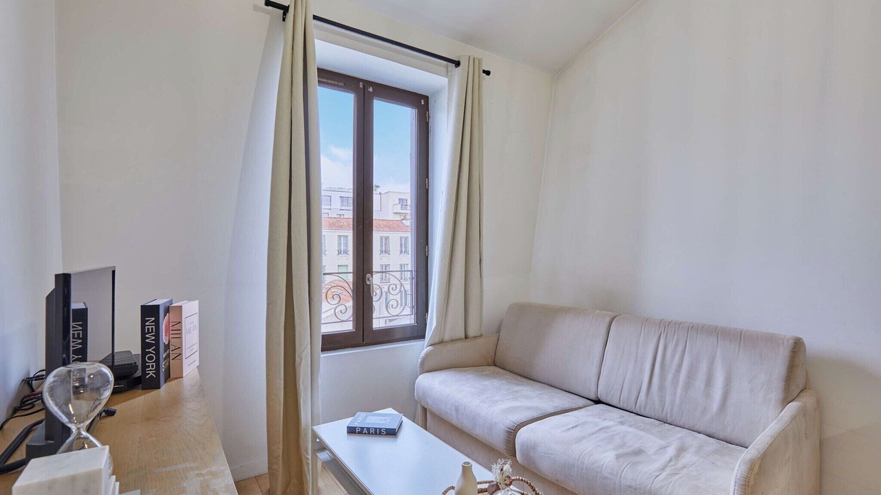 Photo of Others in Silly-Gallieni