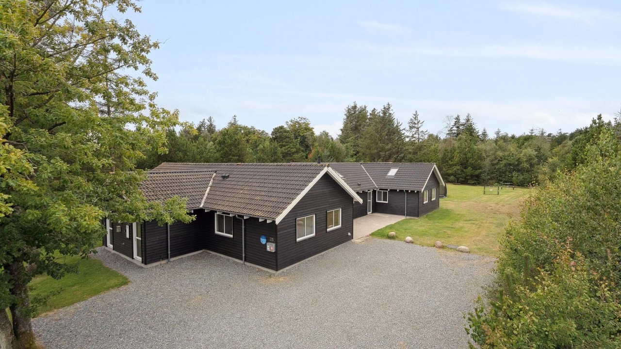 Photo of Others in Henne