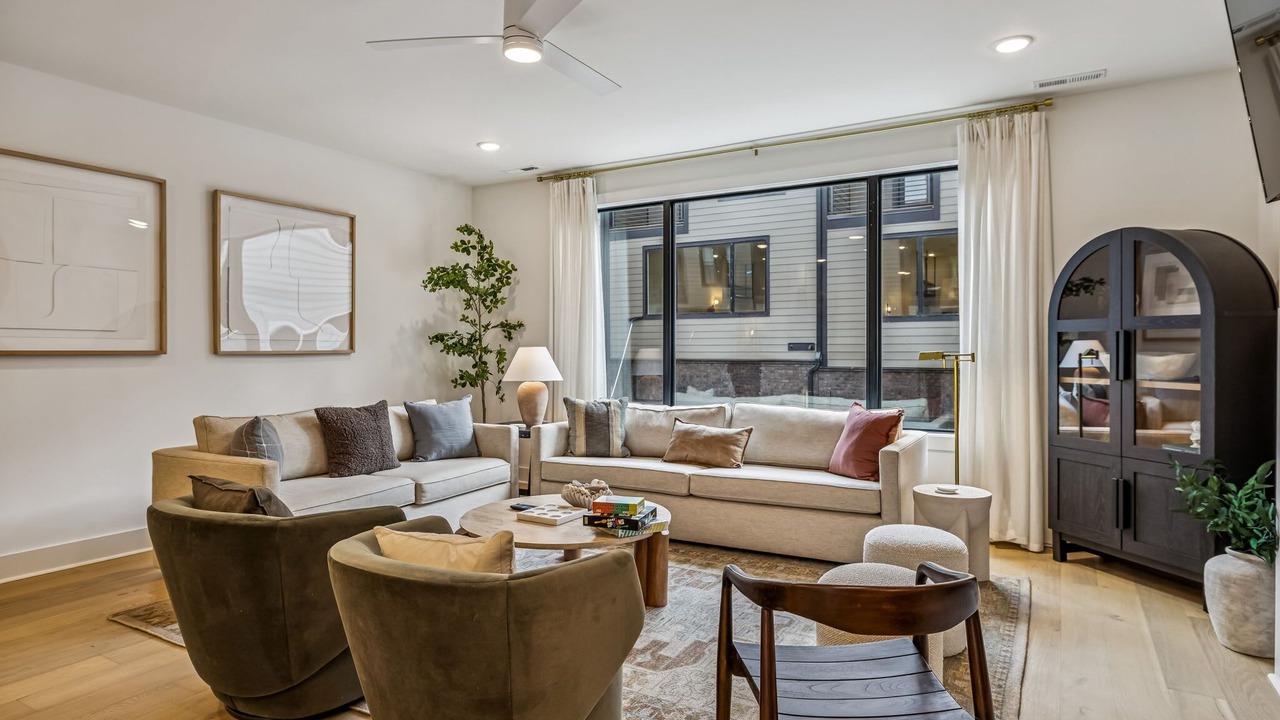 Photo of Livingroom in Hurwood Heights