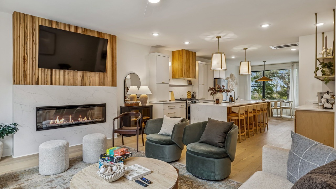 Photo of Livingroom in Hurwood Heights