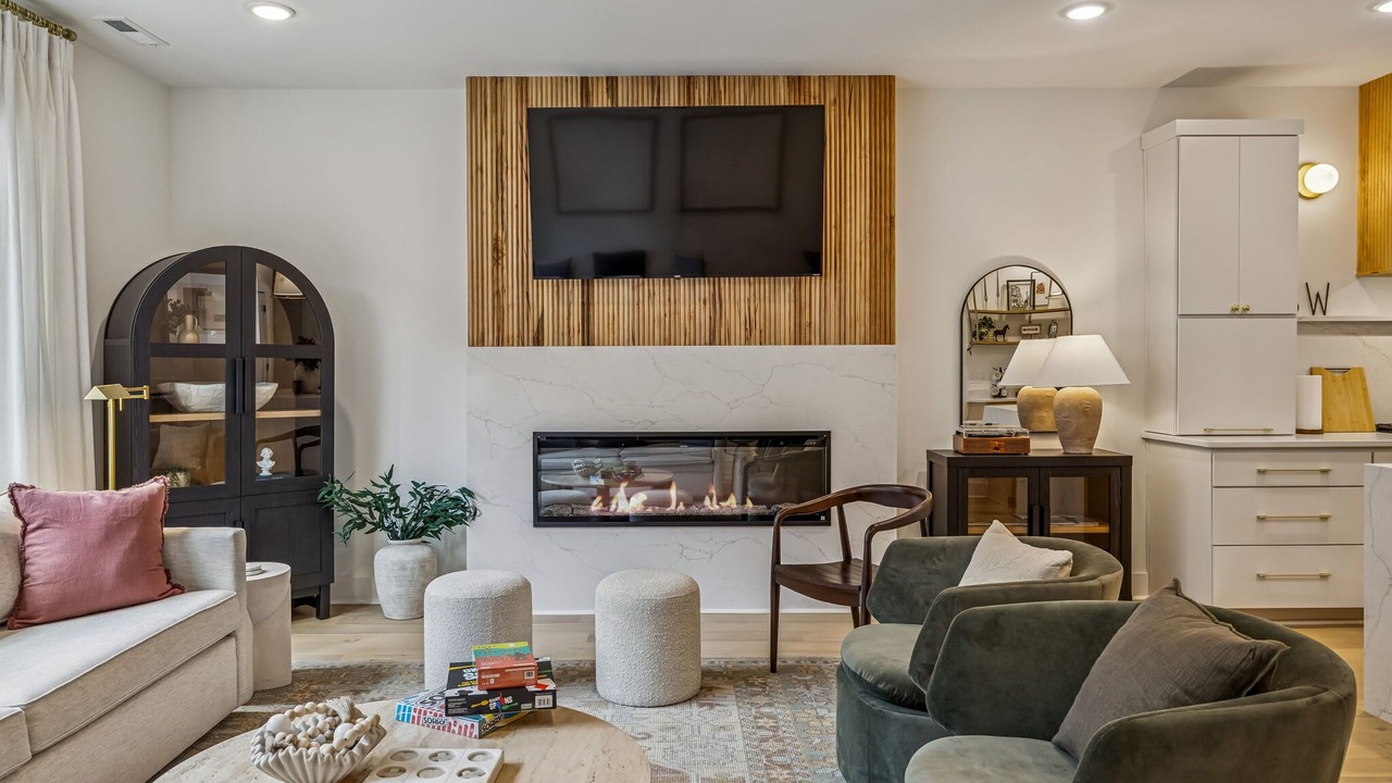 Photo of Livingroom in Hurwood Heights
