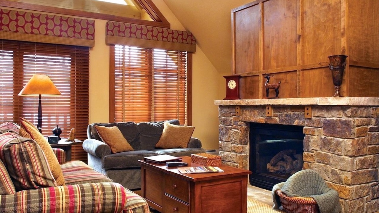 Photo of Livingroom in Peak 9