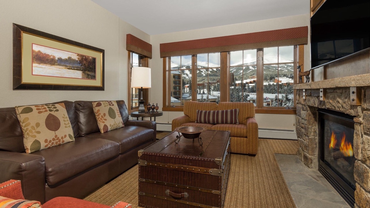 Photo of Livingroom in Peak 9