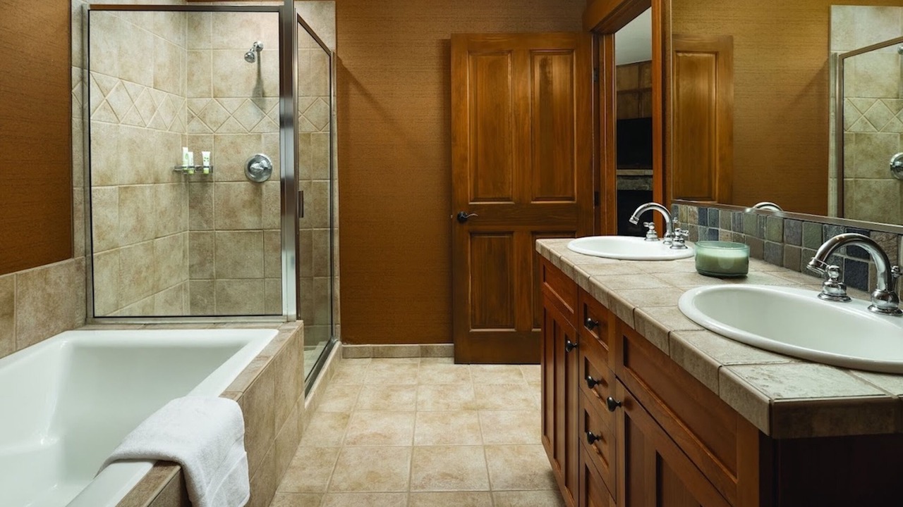 Photo of Bathroom in Peak 9