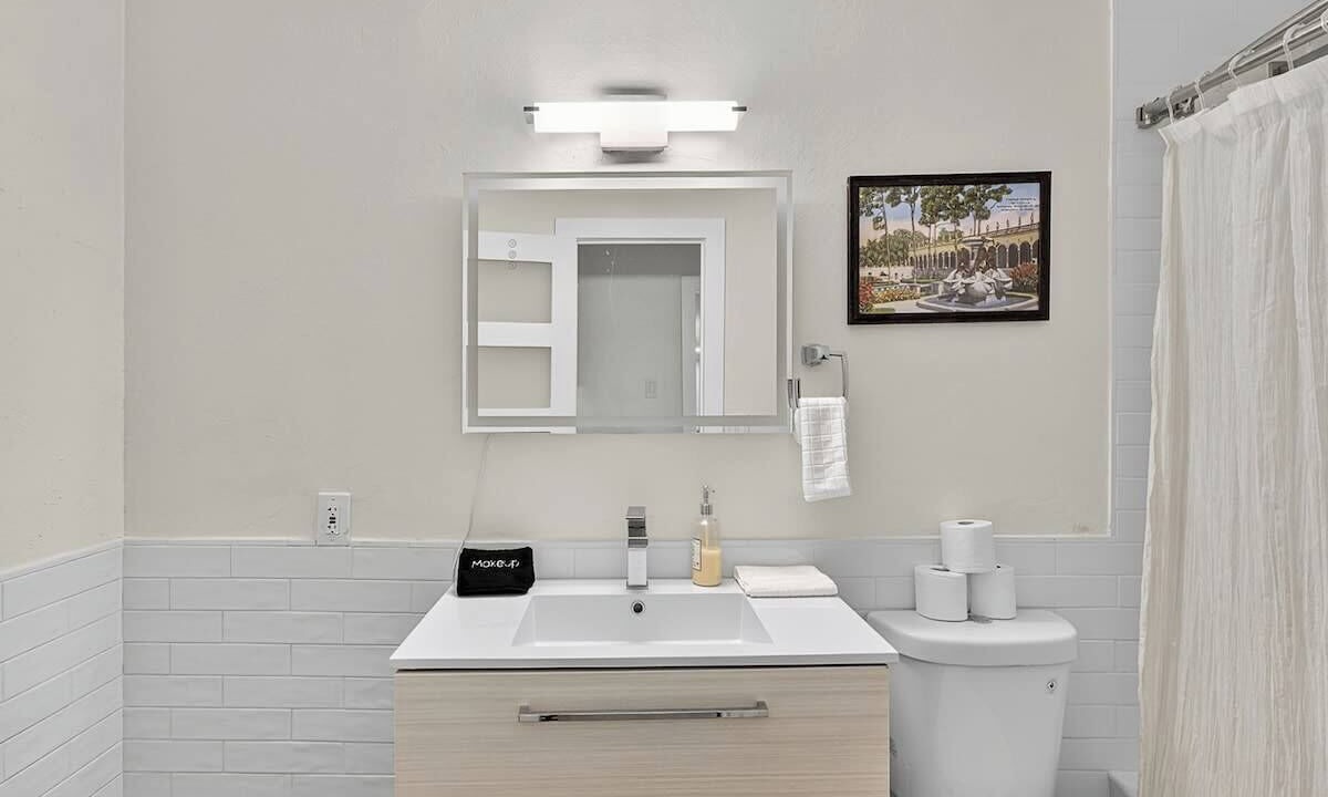 Photo of Bathroom in Bay Isle