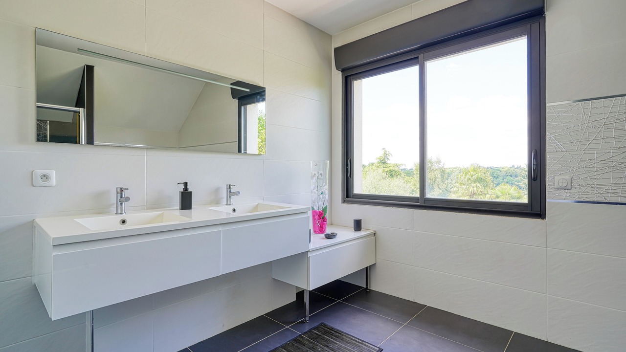 Photo of Bathroom in Gouvernes