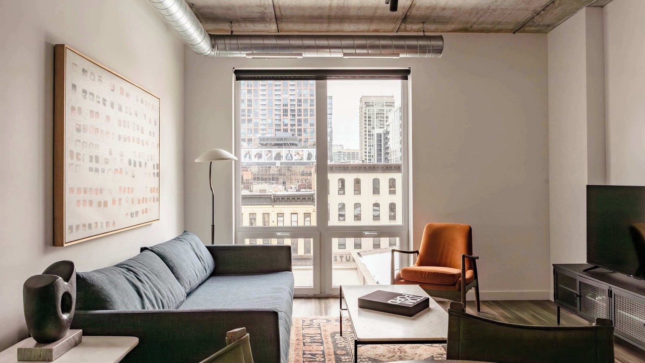 Photo of Livingroom in Near North Side