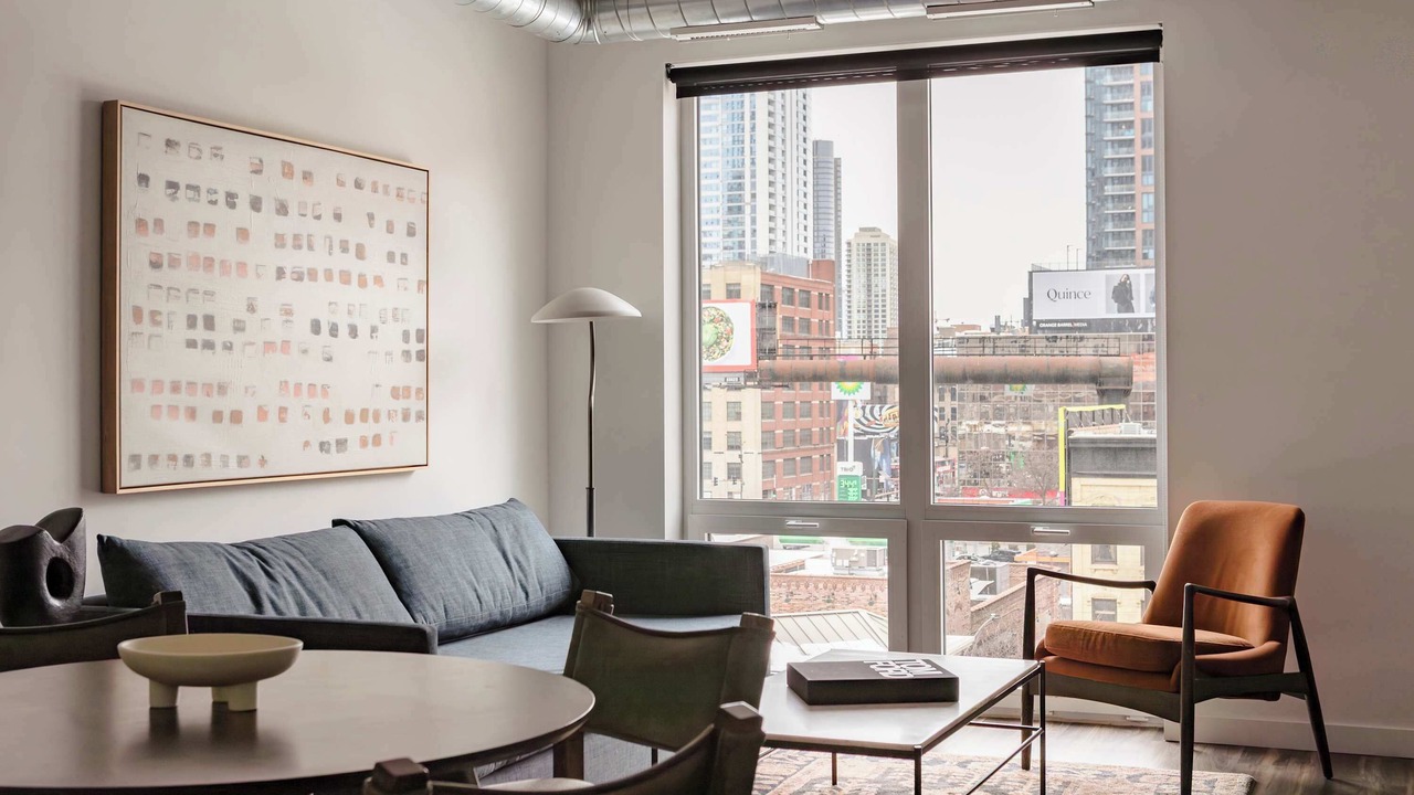 Photo of Livingroom in Near North Side