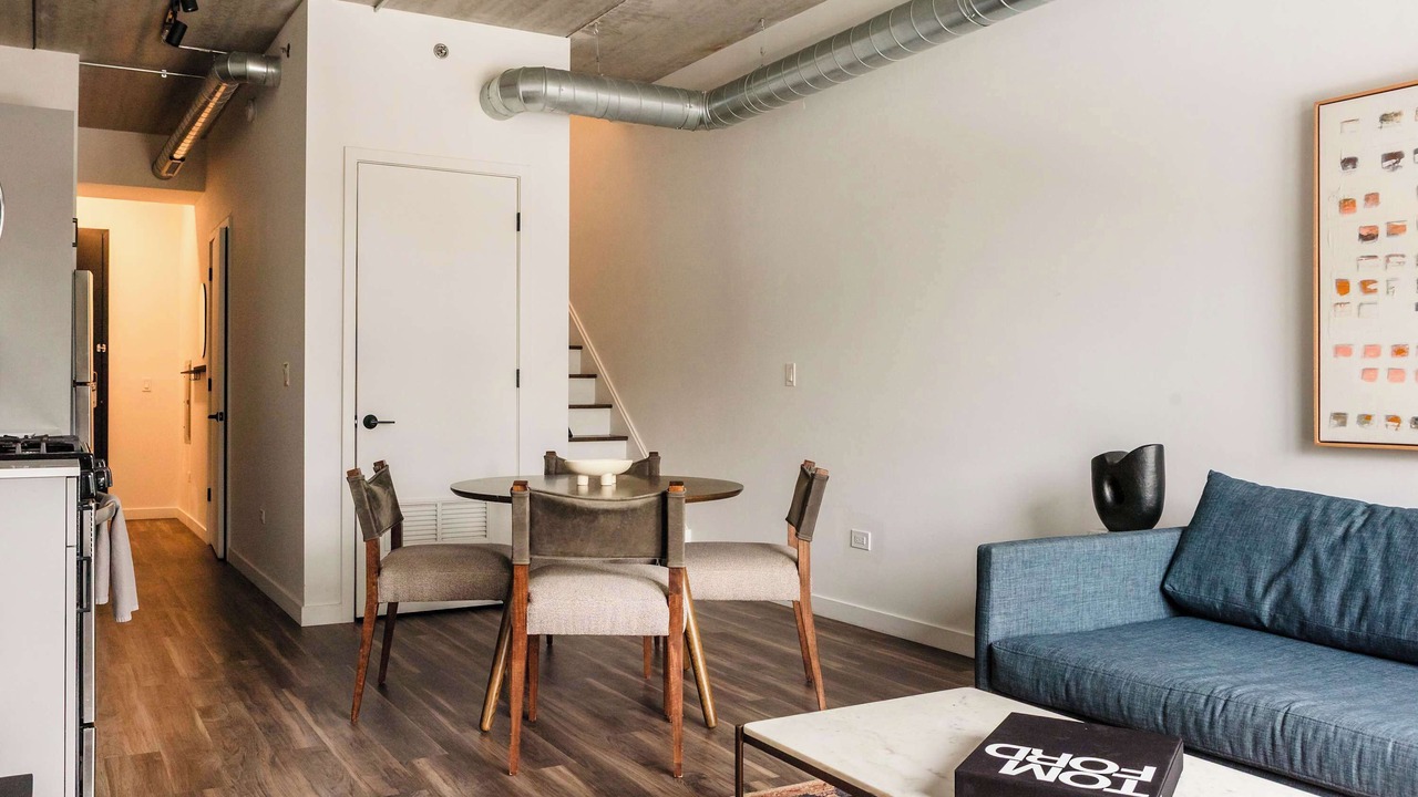 Photo of Livingroom in Near North Side