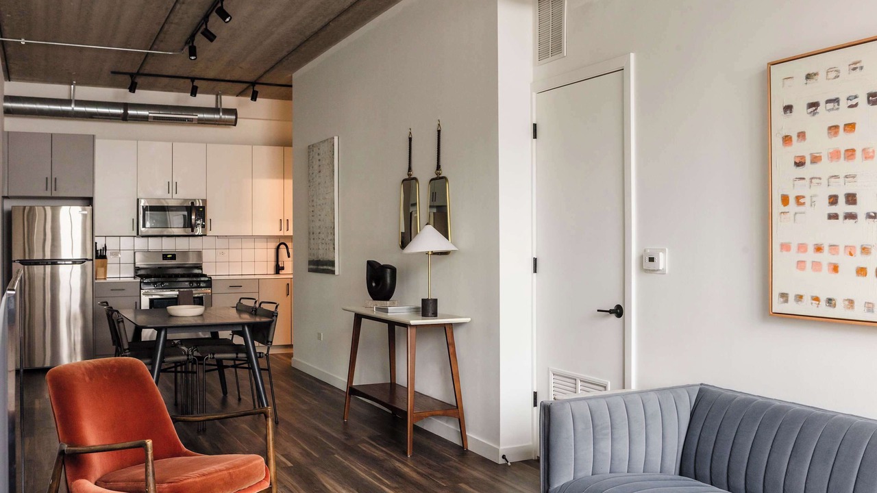 Photo of Livingroom in Near North Side