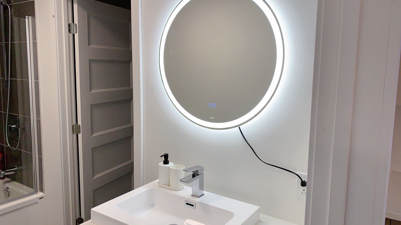 Photo of Bathroom in Saint-Hubert
