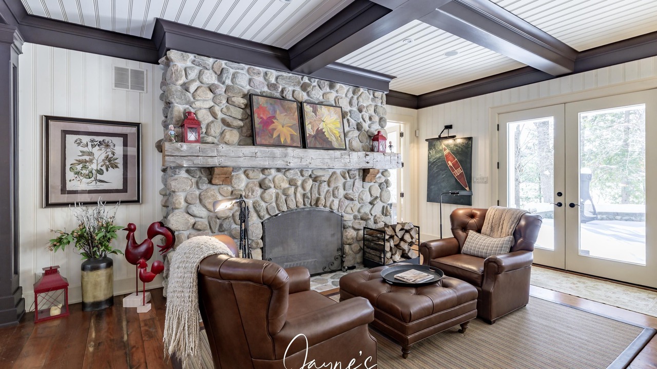 Photo of Livingroom in Port Carling