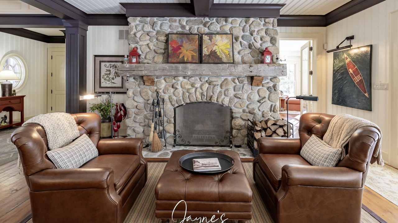 Photo of Livingroom in Port Carling