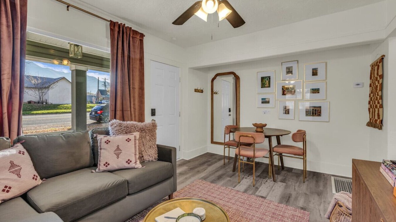Photo of Livingroom in Ogden