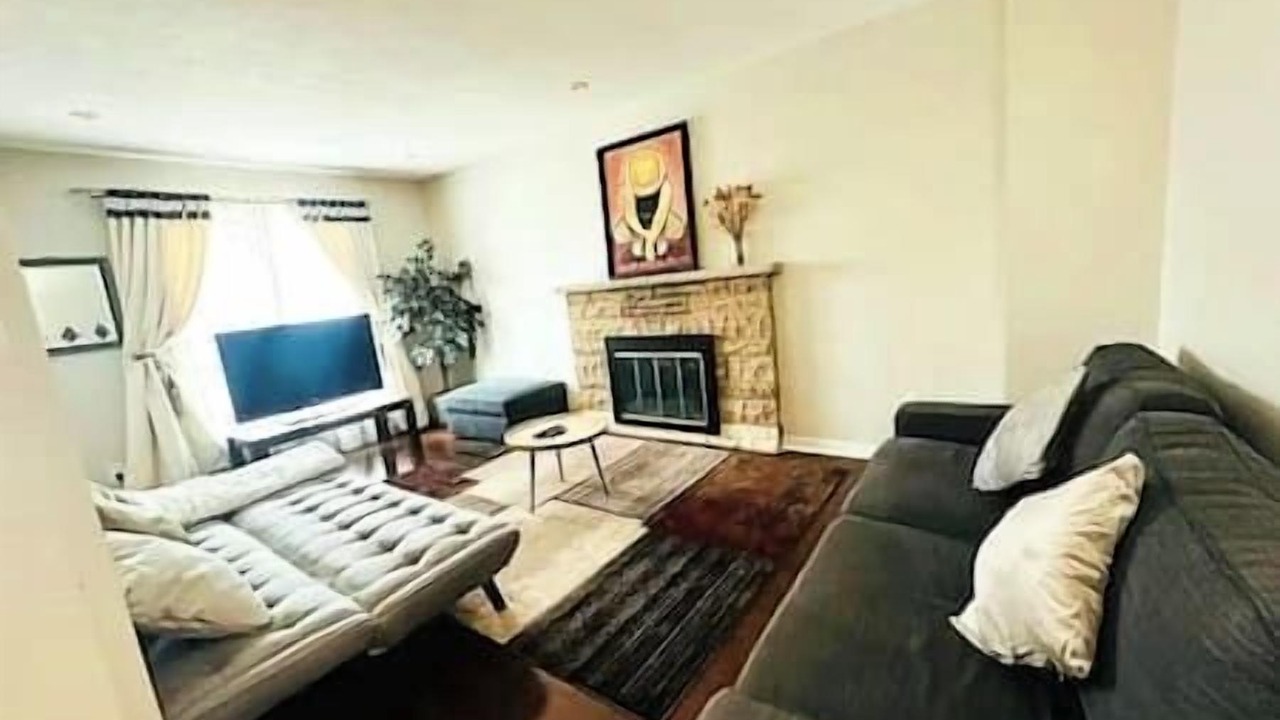 Photo of Livingroom in Hurontario