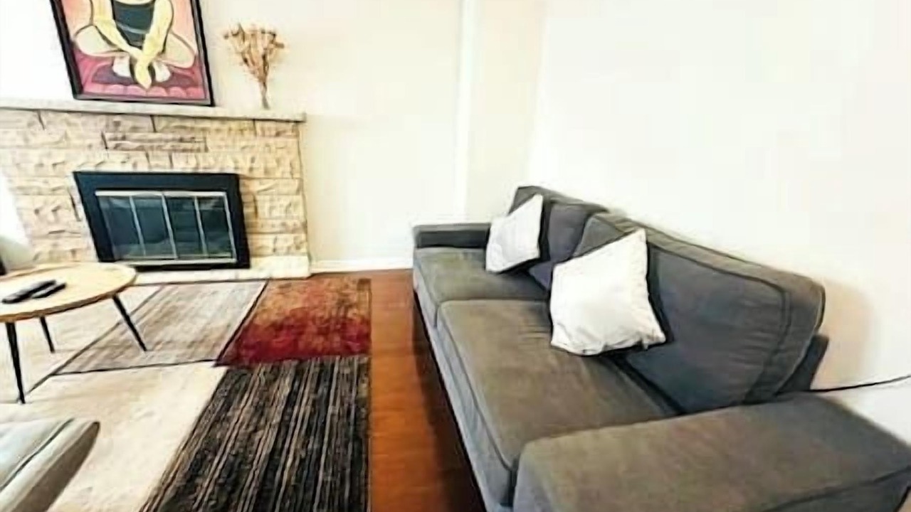 Photo of Livingroom in Hurontario
