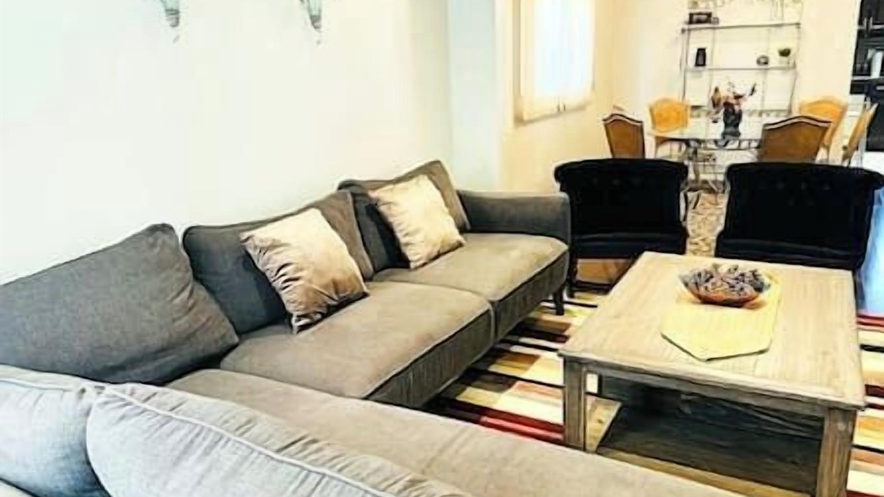 Photo of Livingroom in Hurontario