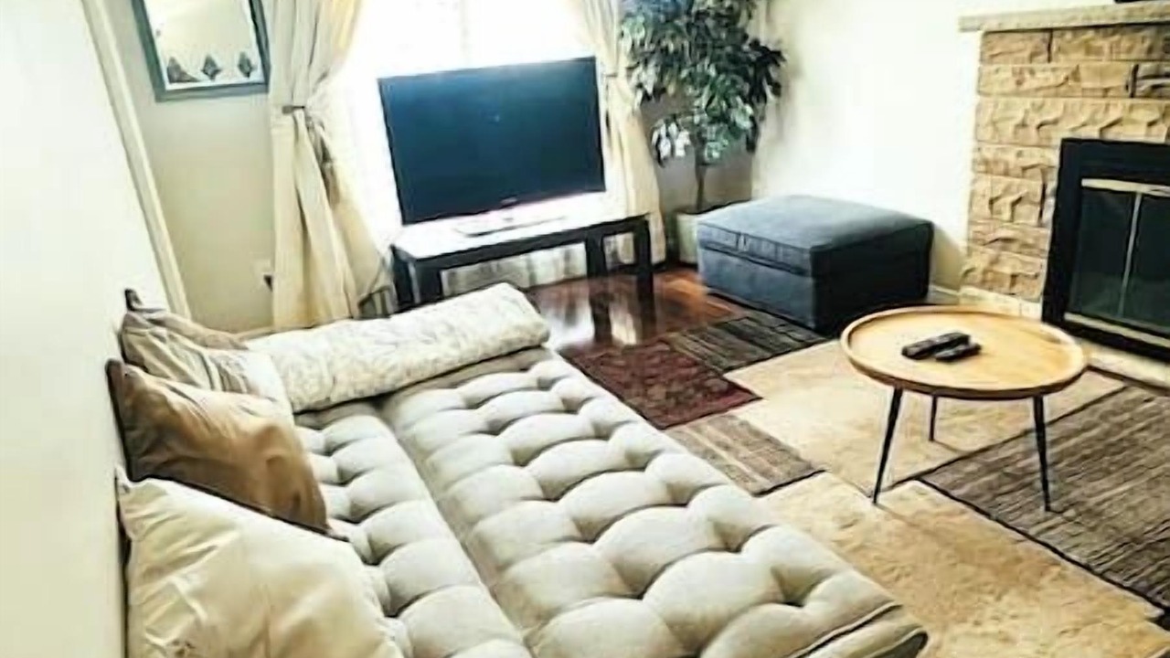 Photo of Livingroom in Hurontario